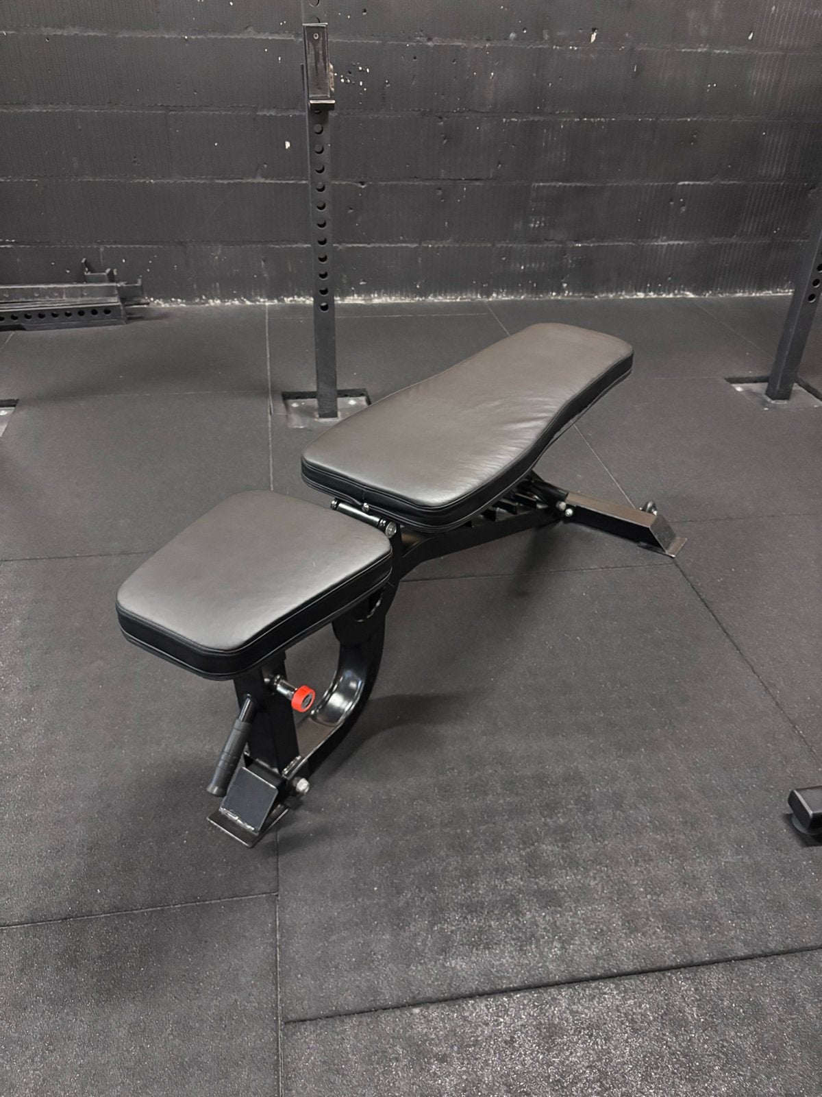 Incline Bench - Commercieel Gebruik (kleine schade), Ophalen, Gebruikt, Metaal, Borst