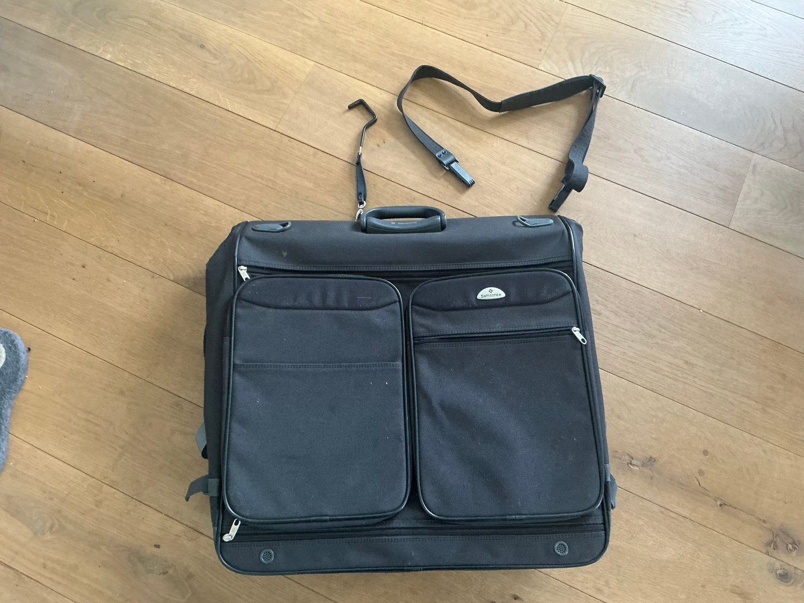 Samsonite D Flush  kledinghoes/reistas met schouderband, Ophalen, 30 cm of meer, Gebruikt, Zwart