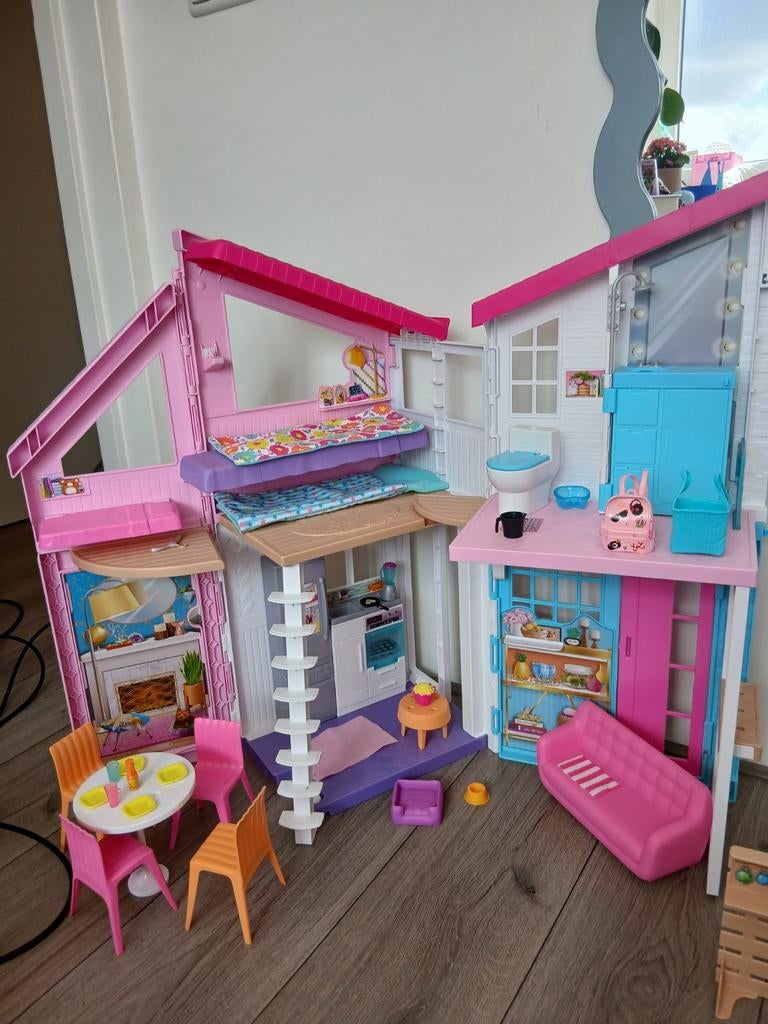 Grote Barbie set: Droomcamper, huis, kapsalon, supermarkt, Ophalen, Zo goed als nieuw, Meisje