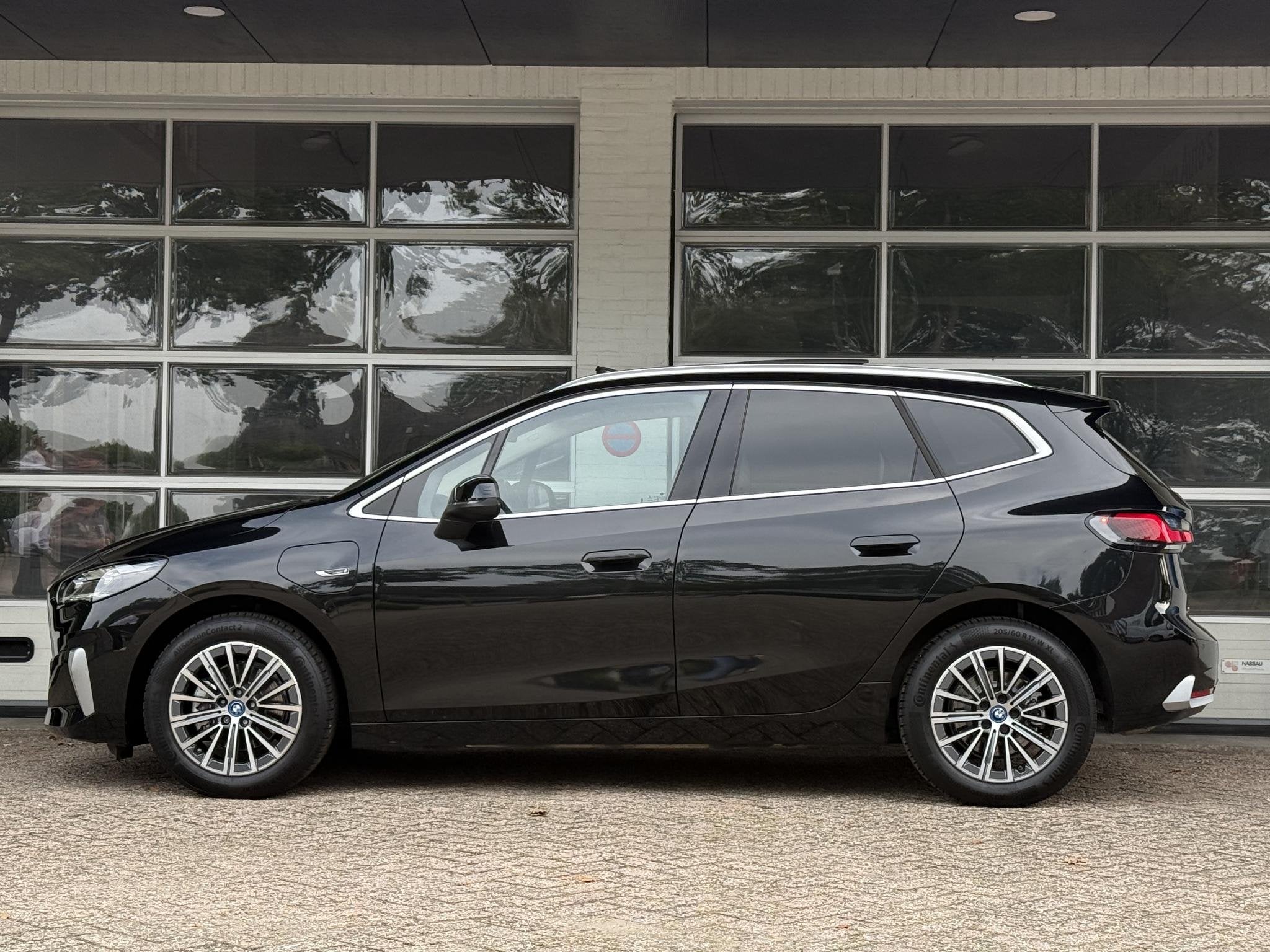 BMW 2-serie Active Tourer 225e xDrive Luxury Line | PANORAMA, Auto's, Gebruikt, 16 kWh, 150 min, Zwart