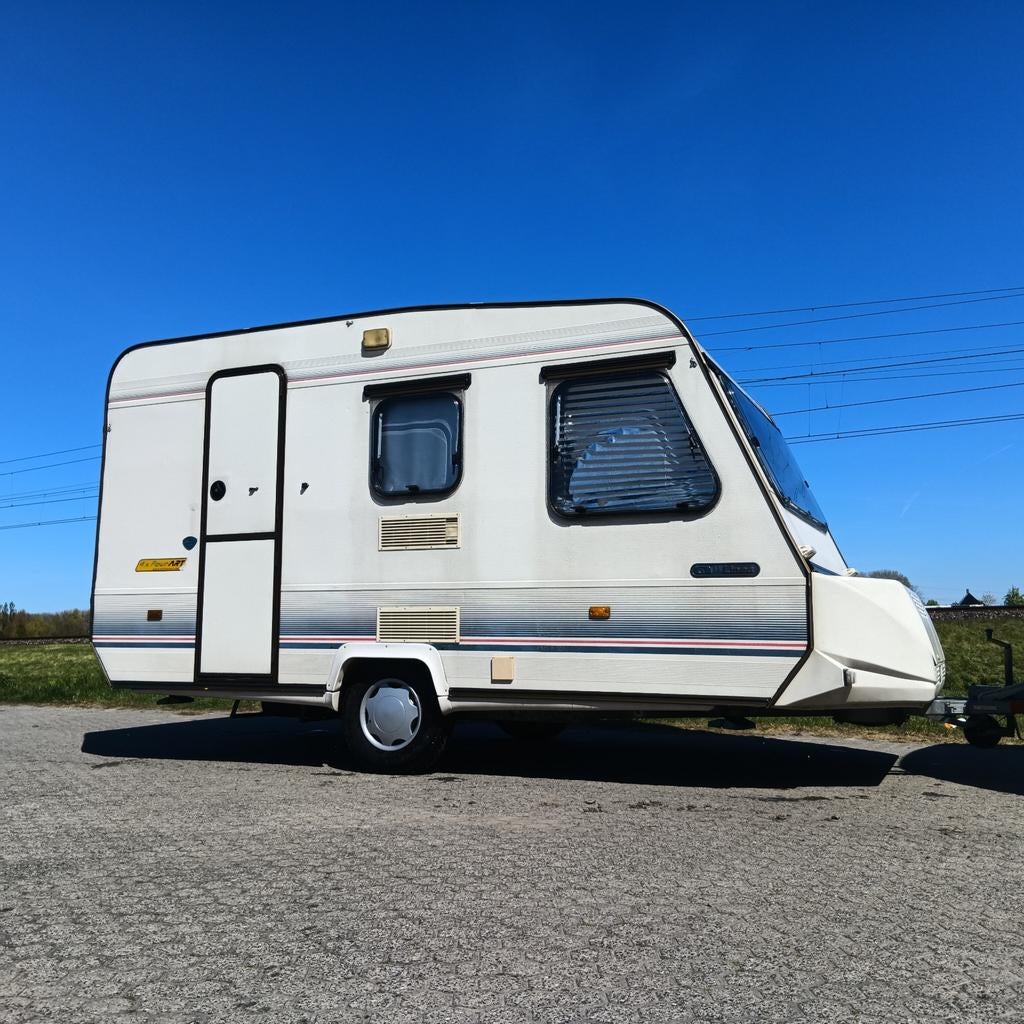 Complete Adria caravan voor 4 personen met stapelbed ️, Treinzit, Particulier, Adria, 500 - 750 kg