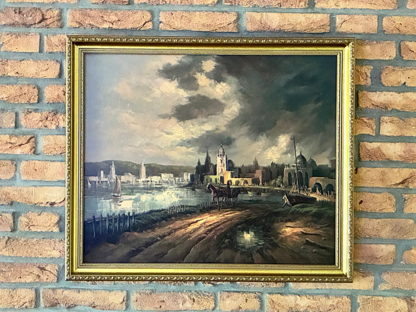 Schilderij met gouden lijst - Stadsgezicht aan water, Antiek en Kunst, Kunst | Schilderijen | Klassiek, Ophalen, Doek, Realistisch