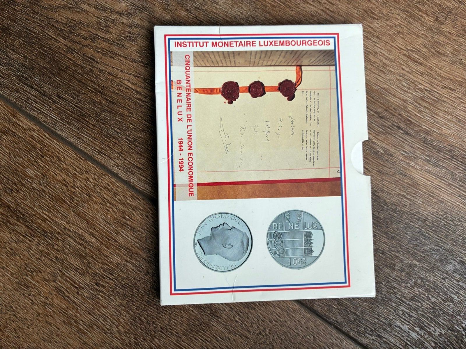 50 jaar Benelux herdenkingsuitgave Luxemburg uit 1994 250F, Postzegels en Munten, Ophalen of Verzenden