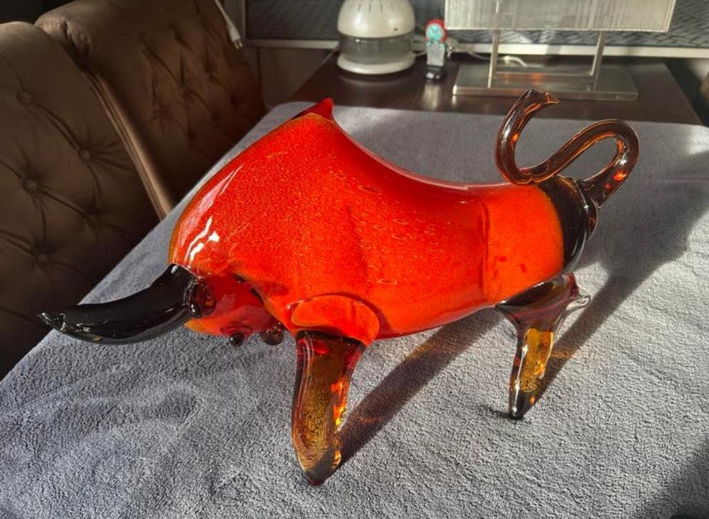 Mondgeblazen glazen stier - rood/oranje (licht beschadigd), Ophalen of Verzenden