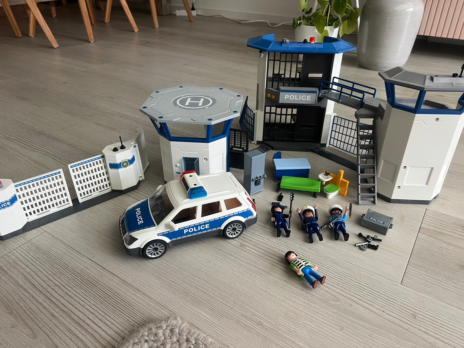 Playmobil politiebureau en auto, Ophalen of Verzenden, Zo goed als nieuw