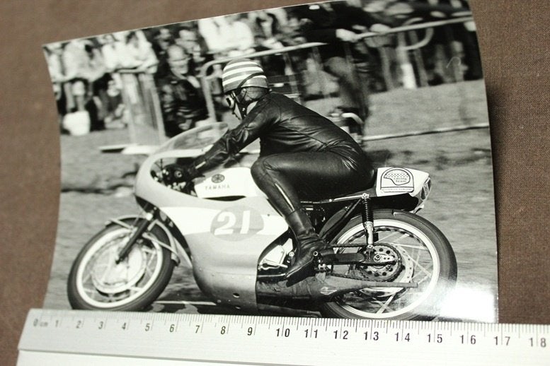 Foto Riemersma Yamaha racer met coureur Jan Kostwinder?, Boeken, Ophalen of Verzenden, Gelezen