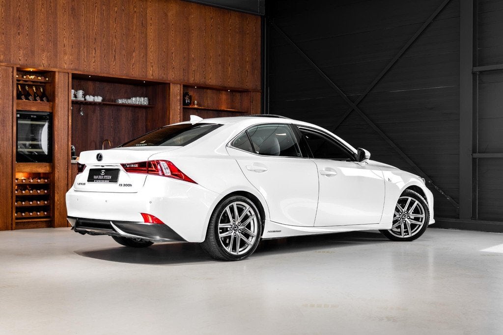 Lexus IS 300h Hybrid F-Sport Line Schuifdak | Stoelverwarmin, Auto's, Lexus, Automaat, Gebruikt, Wit, Bedrijf