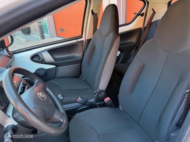 Foto 16 van Toyota Aygo 1.0 VVT-i Now 5 DRS APK 03-2027 KM NAP