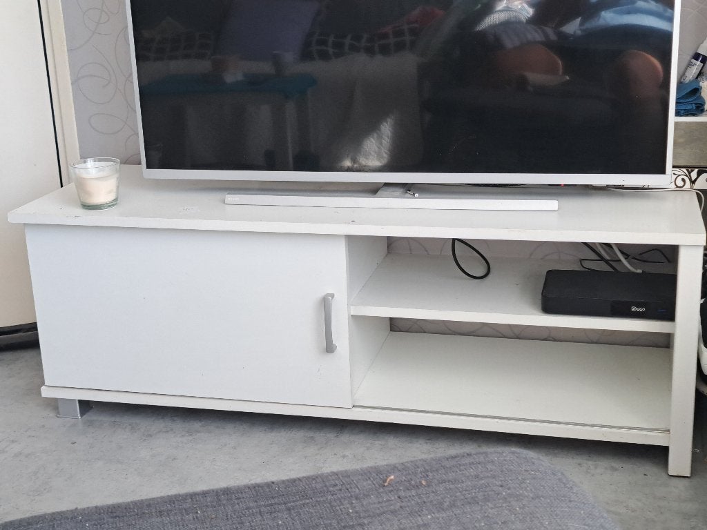Tv kast en een bijzettafeltje, Ophalen, Overige materialen, 100 tot 150 cm, Zo goed als nieuw