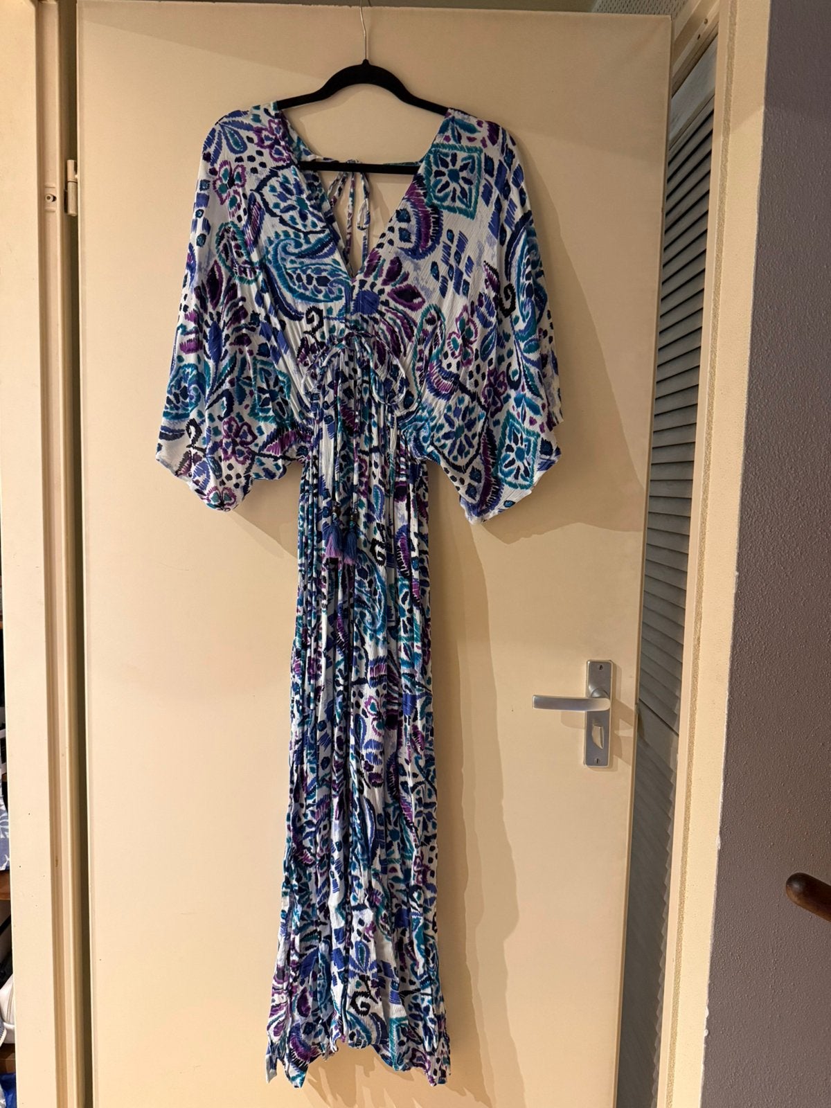 Nieuwe vrolijke jurk in One Size, Nieuw, Maat 36 (S), Onder de knie, Meerkleurig