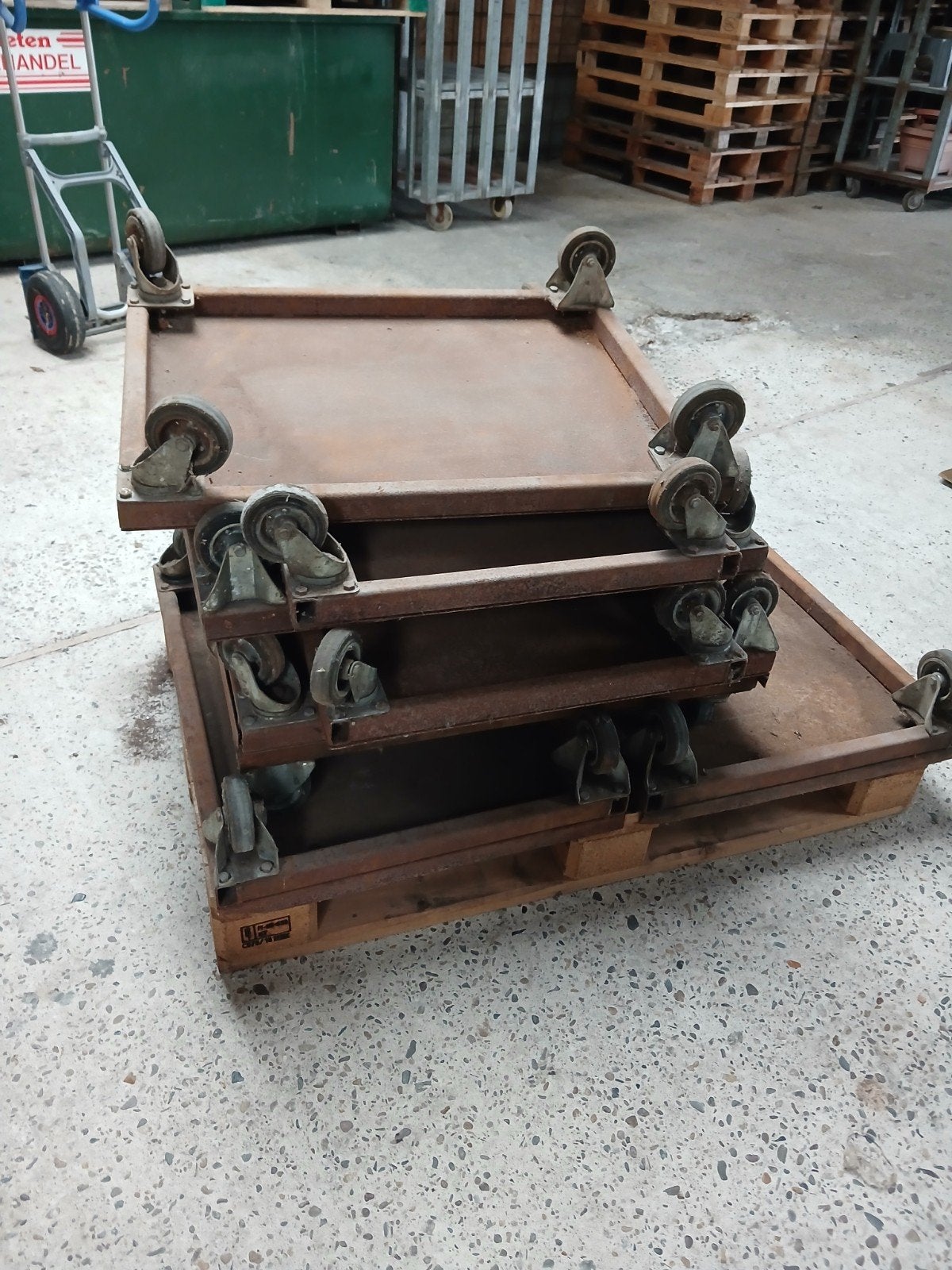 8x Trolleys met zwenk- en vaste wielen - 60x80x17 cm, Ophalen of Verzenden, Gebruikt