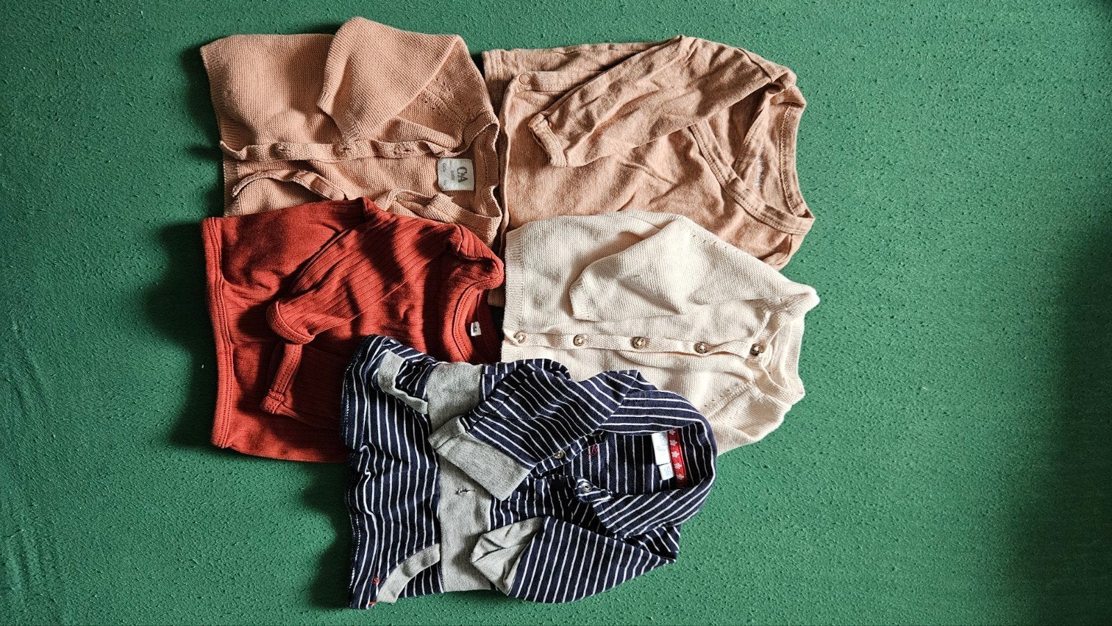 Babykleding maat 56 z.g.a.n. met gratis sokken en muts, Kinderen en Baby's, Babykleding | Maat 56, Ophalen of Verzenden, Zo goed als nieuw