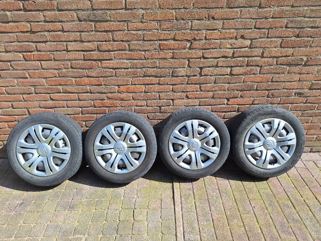 SET BANDEN TE KOOP 185 X 60 X 15 SKODA FABIA  /  VW POLO, Auto-onderdelen, Banden en Velgen, Ophalen, Gebruikt, 15 inch, Banden en Velgen