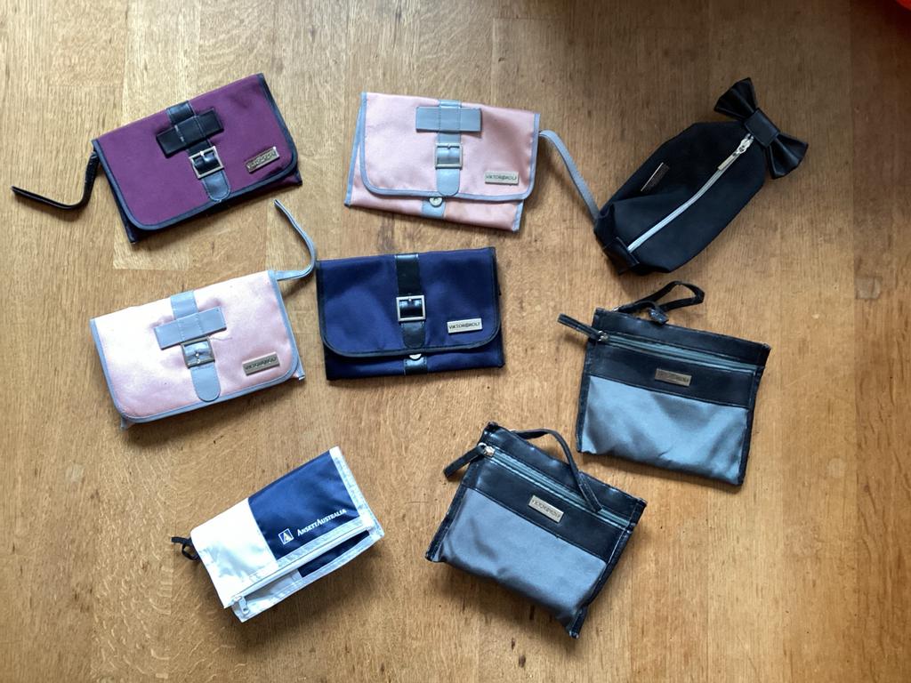 Nog 7 tasjes: 7 Victor & Rolf KLM businessclass toilettasjes, Sieraden, Tassen en Uiterlijk, Tassen | Damestassen, Ophalen of Verzenden