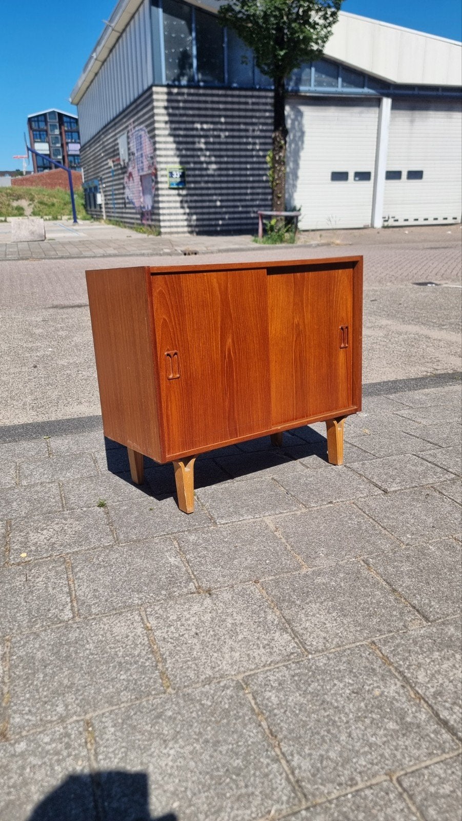 Vintage dressoir met schuifdeuren Jaren 60 teak, Huis en Inrichting, Kasten | Dressoirs, ,, Ophalen of Verzenden, Zo goed als nieuw