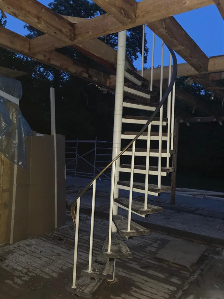 Stalen wenteltrap - Robuust en ruimtebesparend, Ophalen, 2 tot 4 meter