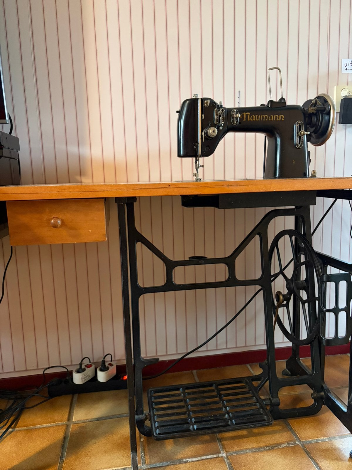 Naumann industriele trap naaimachine, Ophalen