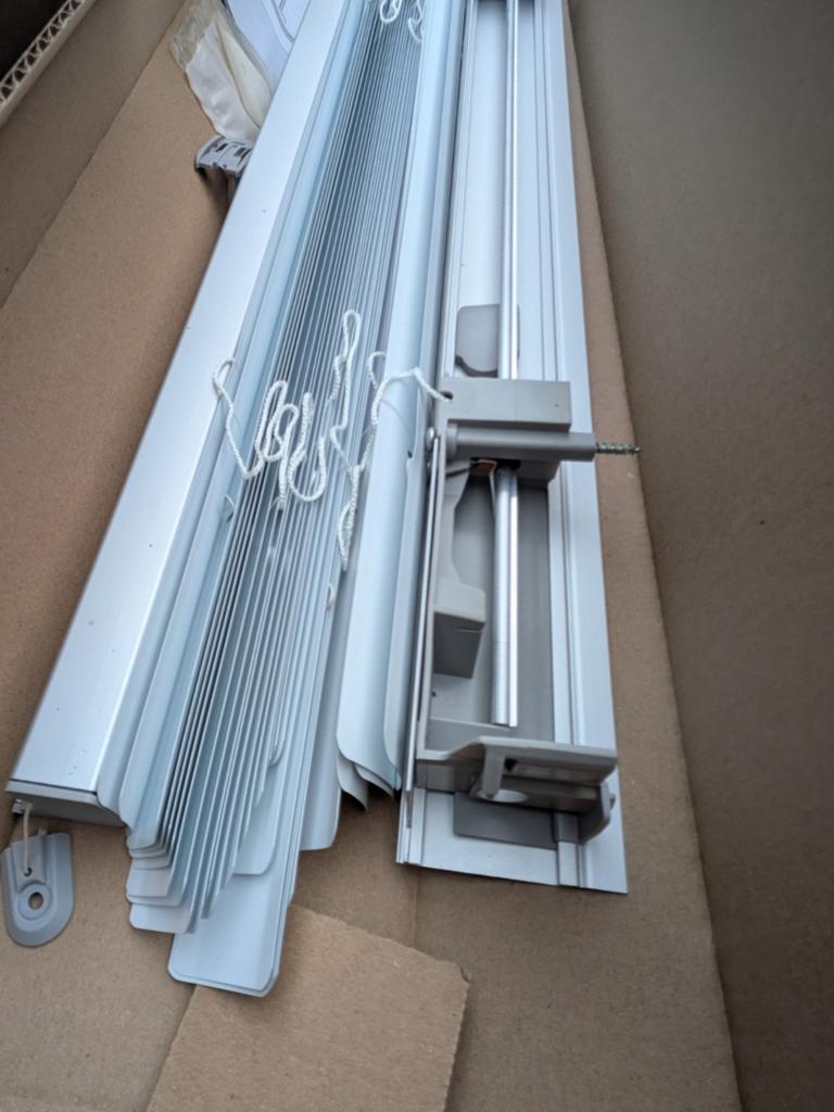 Nieuwe jaloezie voor Velux MK04, Ophalen, Minder dan 100 cm, Nieuw, Minder dan 100 cm