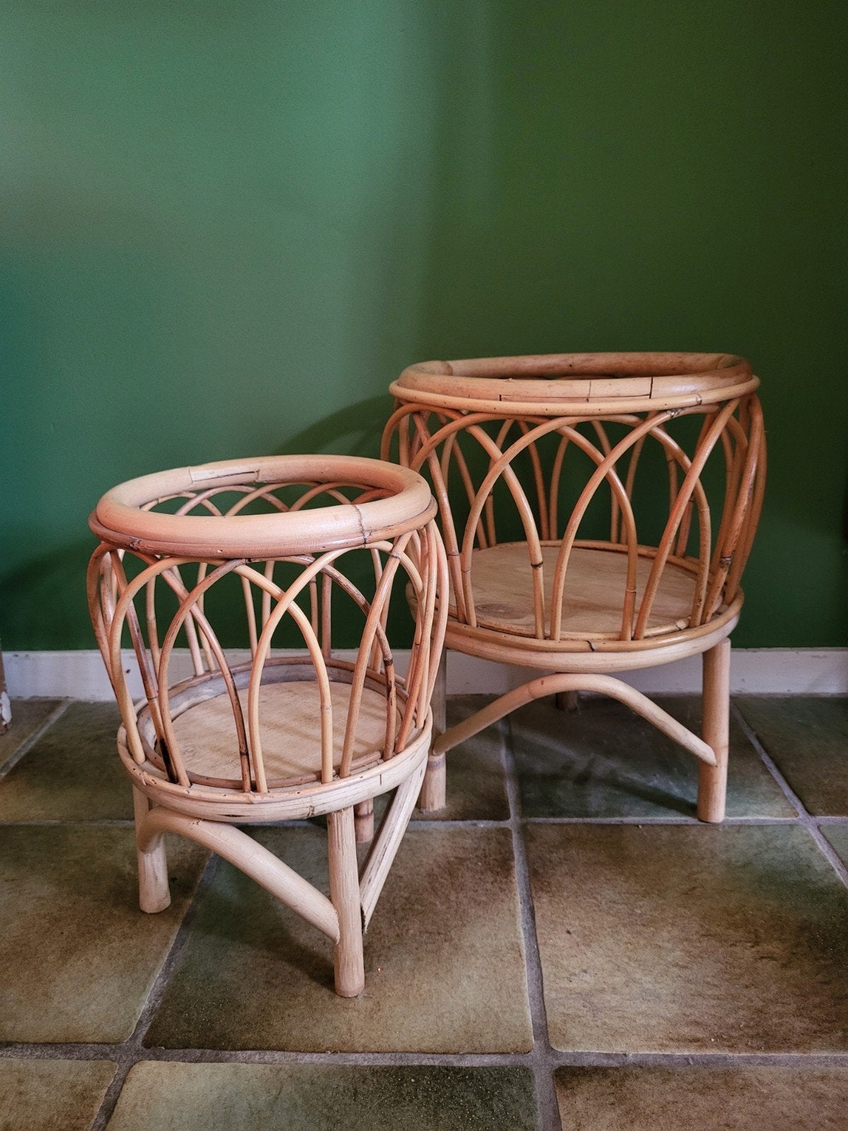 Set van 2 vintage rotan plantenstandaards, Ophalen, Zo goed als nieuw