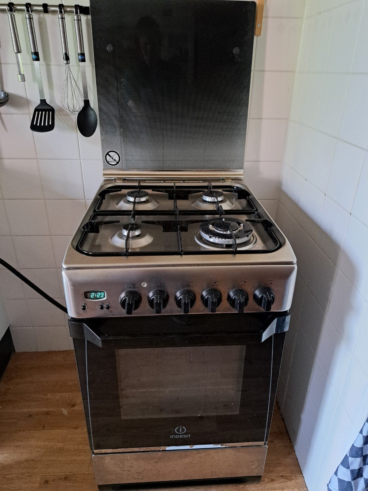 vrijstaamd 4 pits goedfunctionerend gasfornuisi, Witgoed en Apparatuur, Fornuizen, Ophalen, 4 kookzones, Zo goed als nieuw, Gas