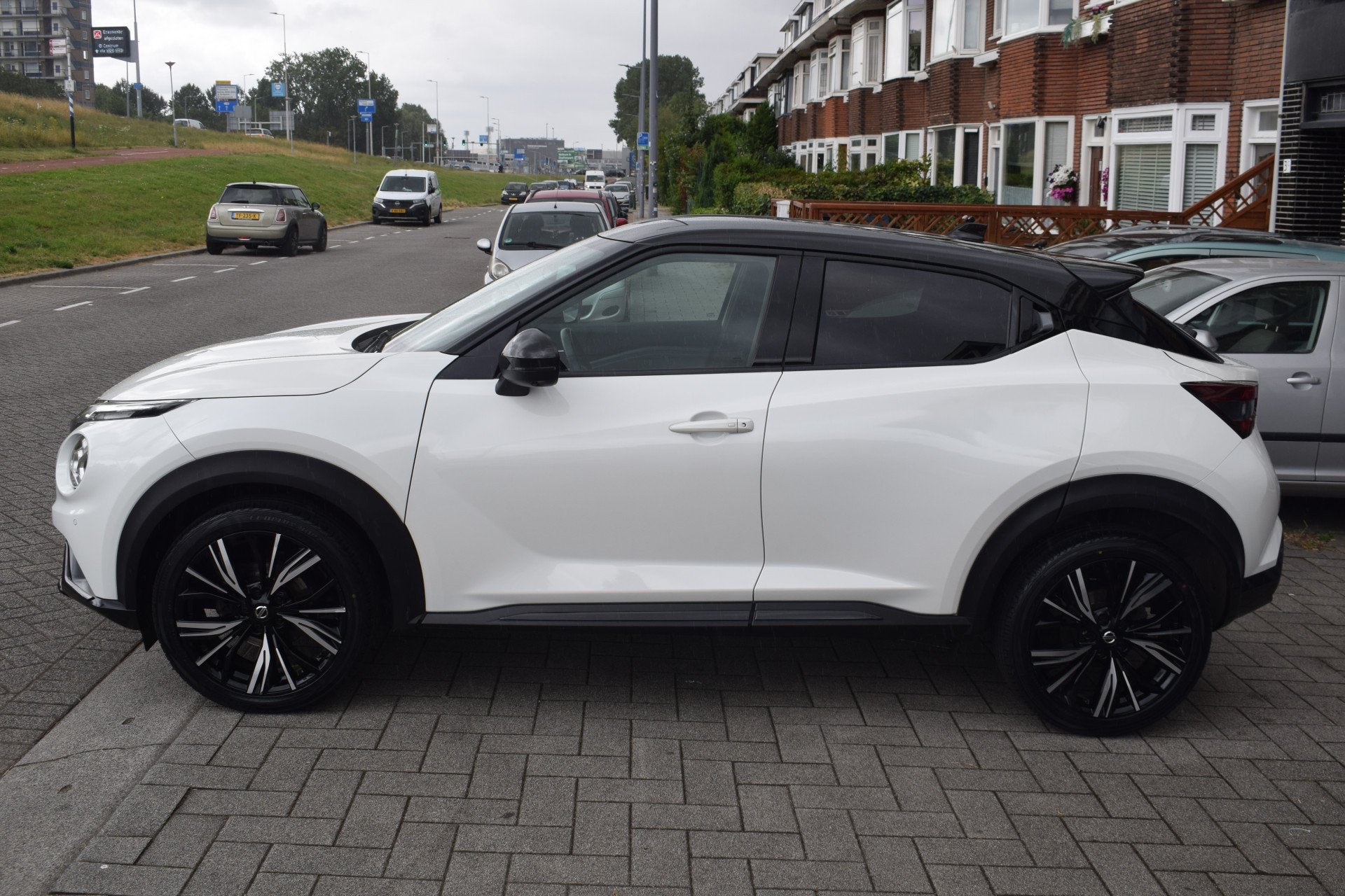 Nissan Juke 1.0 DIG-T N-Design AUTOMAAT 360CAMERA/DODEHOEKSE, 116 pk, Wit, Bedrijf, 3 cilinders