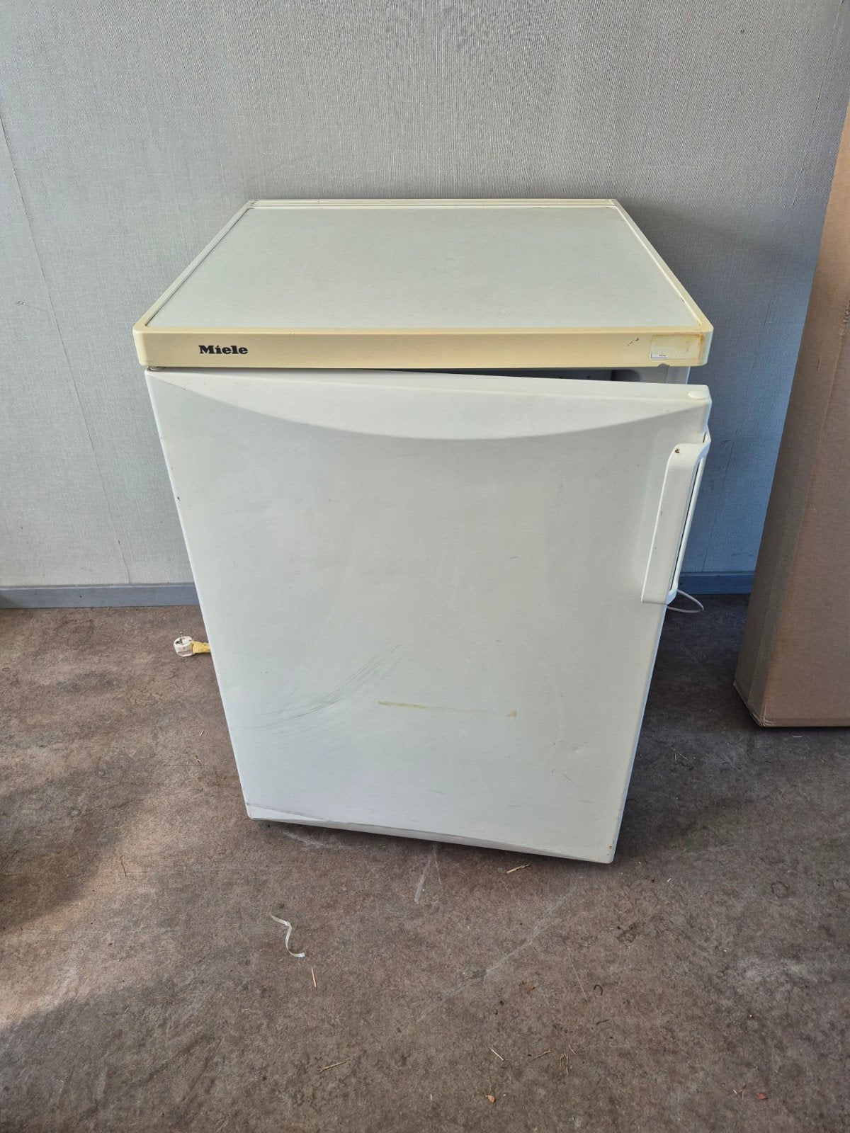 Miele tafelmodel koelkast met vriesvak, Gebruikt, Minder dan 85 cm, 100 tot 150 liter, Ophalen of Verzenden