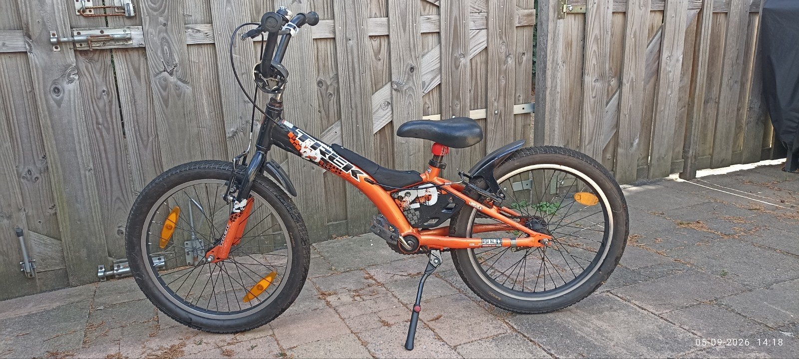 Trek kinderfiets 20 inch - Oranje/Zwart, Fietsen en Brommers, Ophalen, 20 inch of meer, Gebruikt, Velgrem