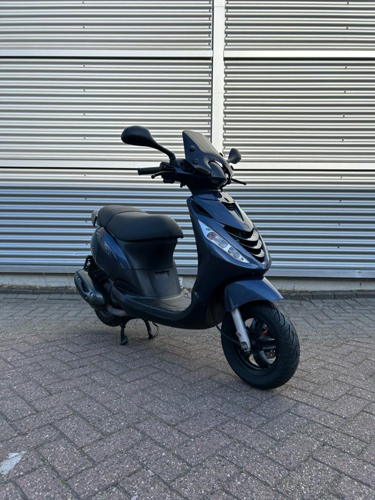 Piaggio Zip 2023 Brom 5500KM!! Eerste eigenaar!, Piaggio, Aprillia, Ophalen of Verzenden, Zo goed als nieuw