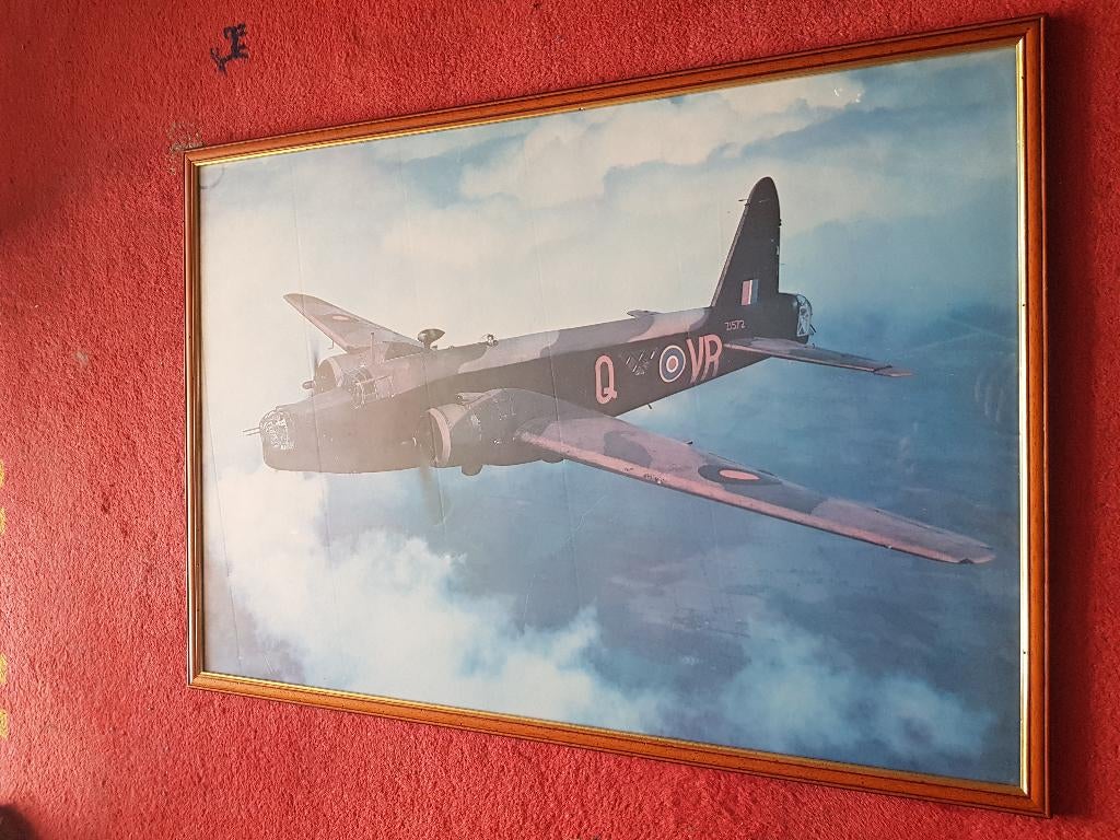 Grote oude ingelijste prent van Engelse bommenwerper 92 cm., Ophalen