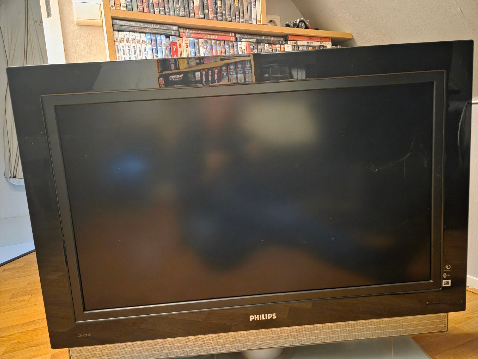 Philips TV met Ambilight en standaard, Ophalen of Verzenden, Gebruikt, HD Ready (720p), Philips