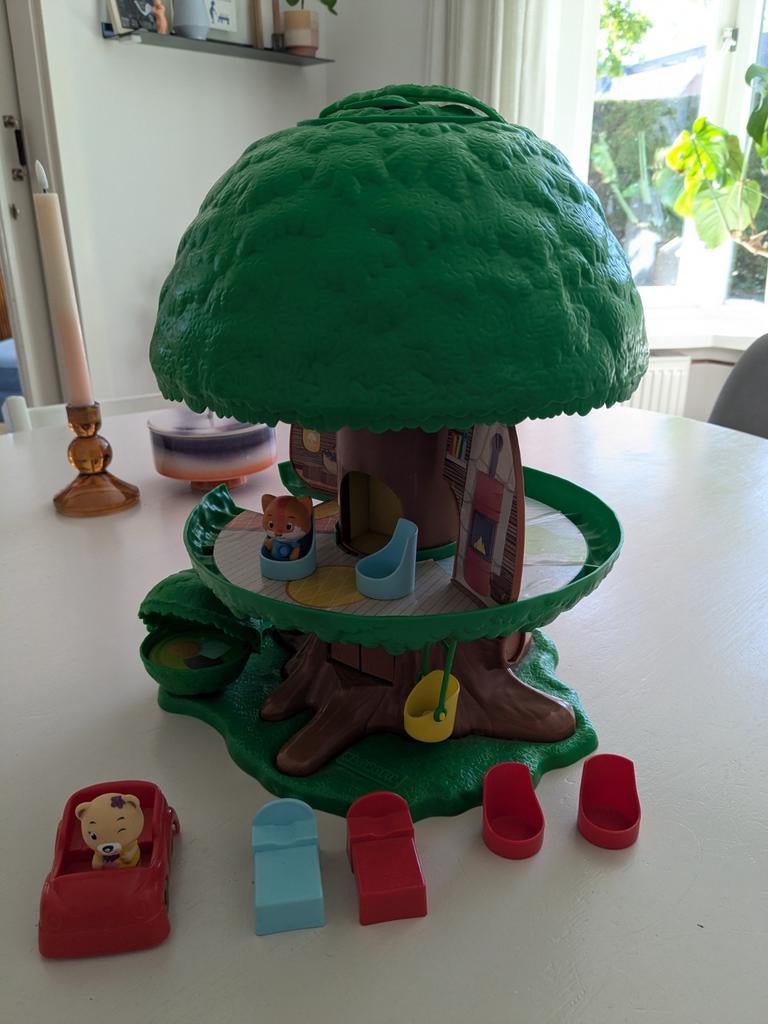 Leuk boomhuis speelset met accessoires, Kinderen en Baby's, Speelgoed | Poppenhuizen, Ophalen of Verzenden, Gebruikt, Poppenhuis
