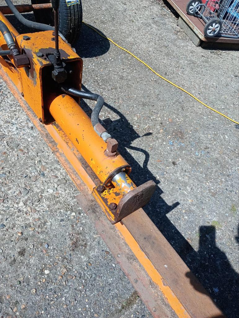 Robuuste hydraulische houtklover op wielen, Tuin en Terras, Kloofmachines, Ophalen of Verzenden, Gebruikt, Benzine, Liggend