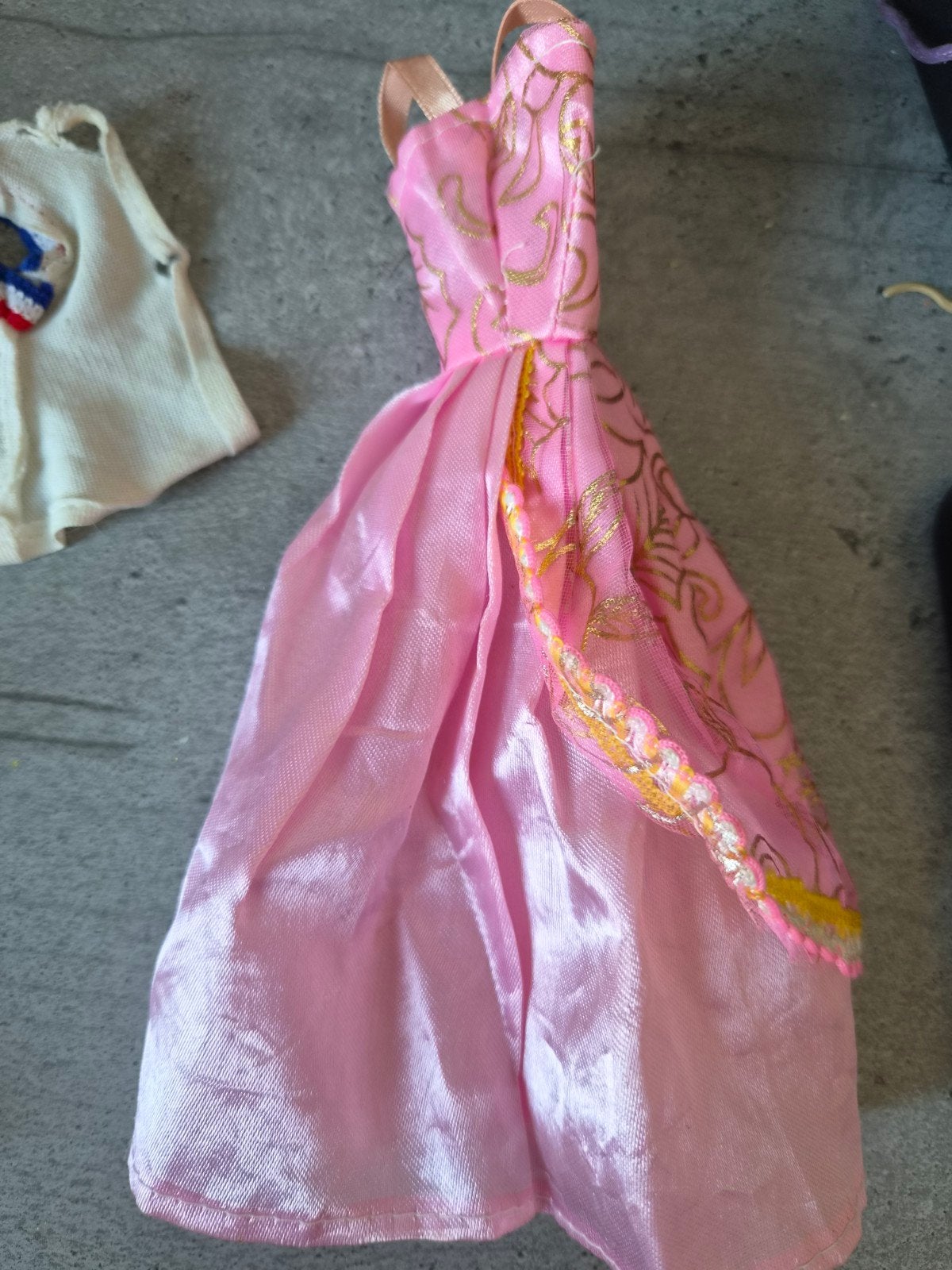 Roze Barbie jurk met gouden details, Ophalen of Verzenden, Gebruikt