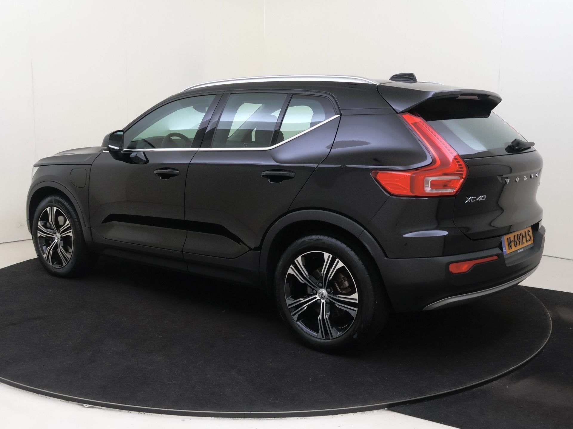 Volvo XC40 1.5 T5 Recharge Inscription Expression | achterop, Auto's, Volvo, Stof, Euro 6, 1712 kg, Zwart