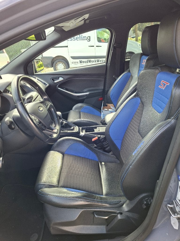 Foto 10 van Ford Focus 2.0 Nieuwe Apk