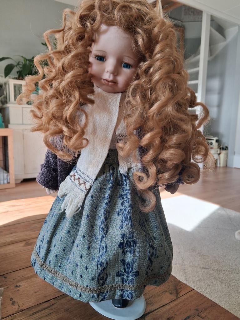 Mooie vintage sierpop porselein, Verzamelen, Poppen, Ophalen of Verzenden, Zo goed als nieuw, Pop