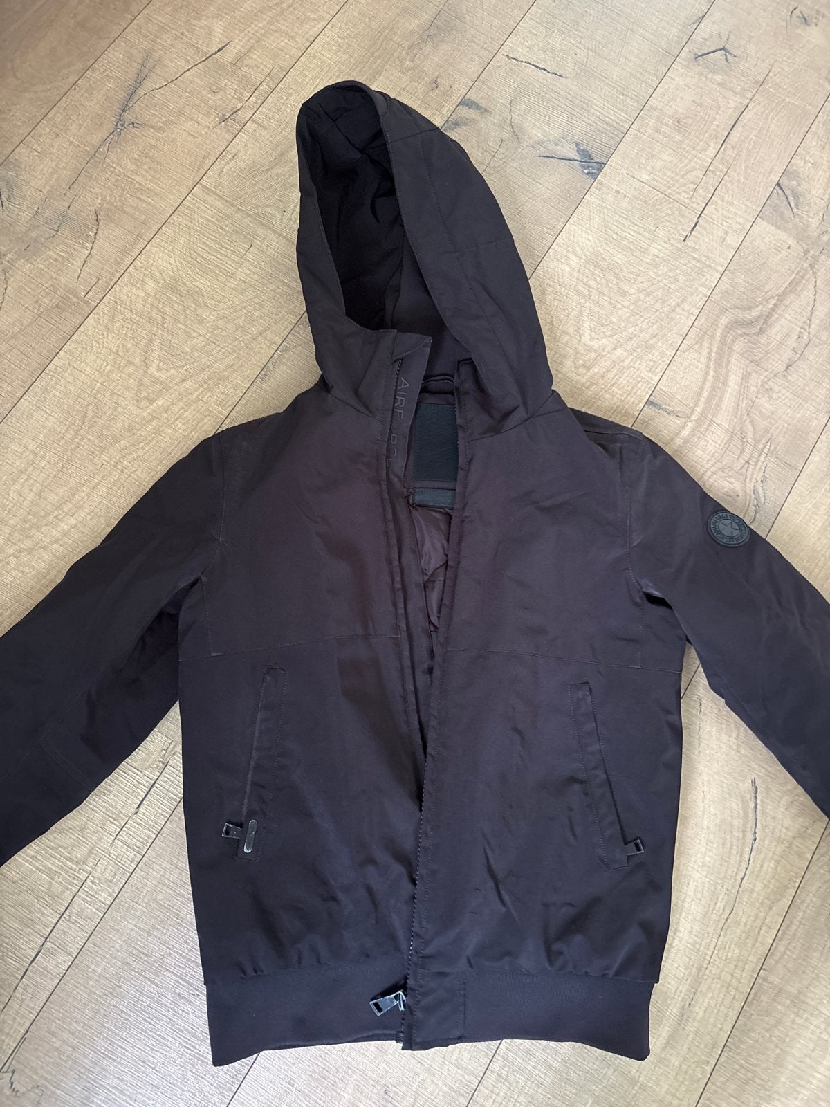 Zwart gedragen Airforce jas met capuchon, mt 14, Kinderen en Baby's, Kinderkleding | Maat 176, Verzenden, Gebruikt, Jongen, Jas
