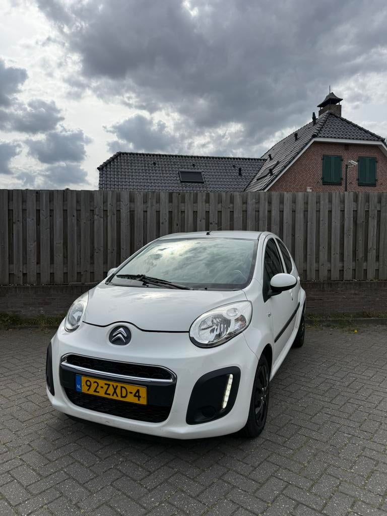 Citroën C1 1.0i 68PK 5D 2013 Wit AIRCO LED NIEUWE APK NETTE!, Voorwielaandrijving, 4 stoelen, C1, Origineel Nederlands