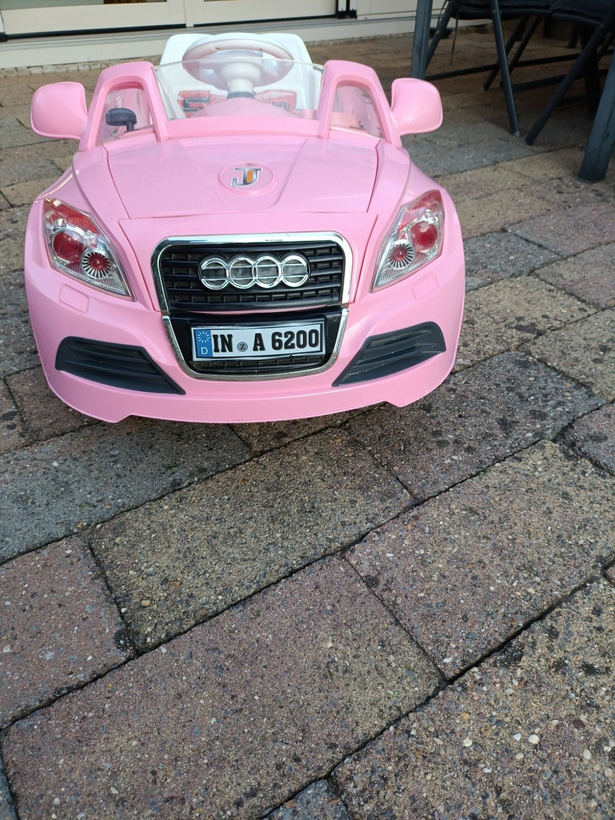 Roze elektrische kinderauto (Audi) met oplader, Ophalen, Gebruikt