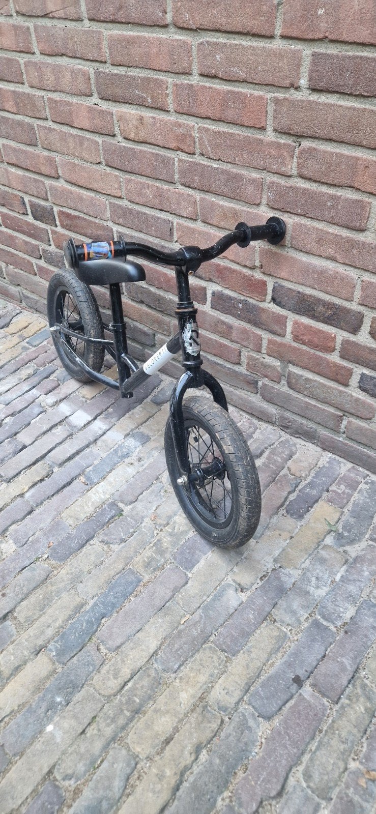 Zwarte loopfiets met gebruikssporen, Ophalen, Gebruikt, Minder dan 16 inch, Veloretti