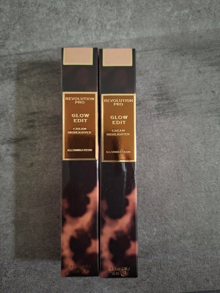2 nieuwe Revolution Pro Glow Edit Highlighter (advr 129), Overige kleuren, Gehele gezicht, Nieuw, Ophalen of Verzenden