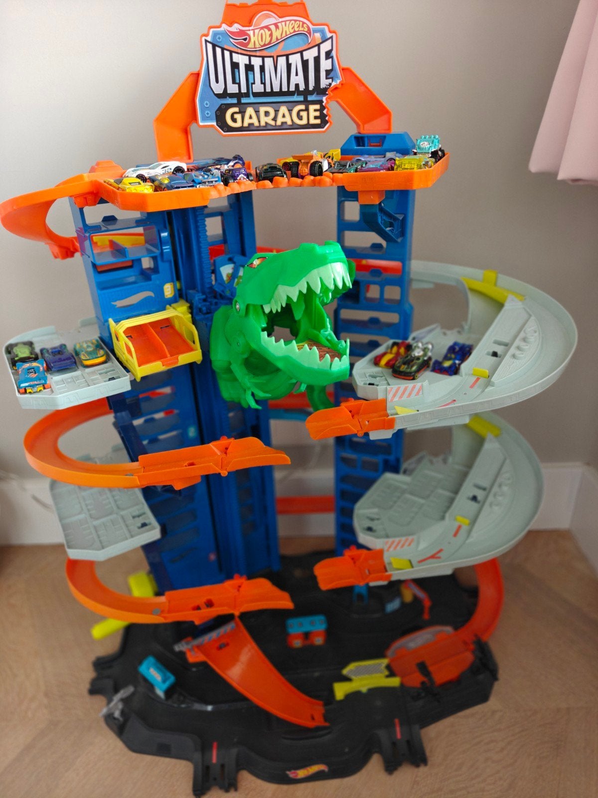 Hot Wheels Ultimate Garage met T-Rex, Kinderen en Baby's, Speelgoed | Racebanen, Ophalen, Opwindmechanisme, Hot Wheels, Racebaan