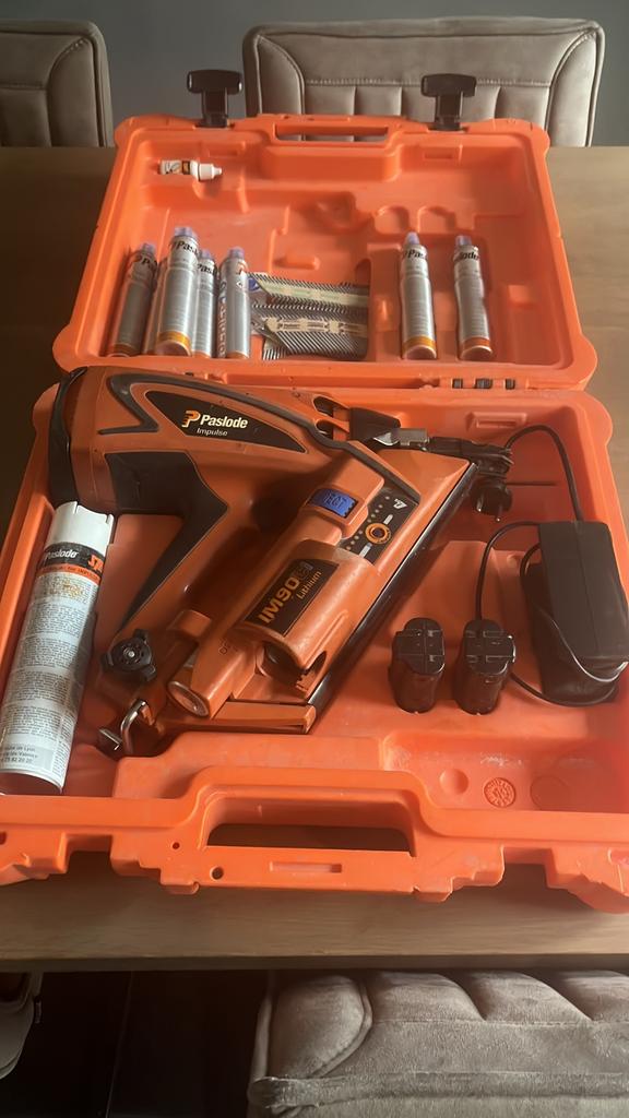 Paslode tacker IM90CI, Doe-het-zelf en Verbouw, Gereedschap | Overige machines, Zo goed als nieuw, Ophalen