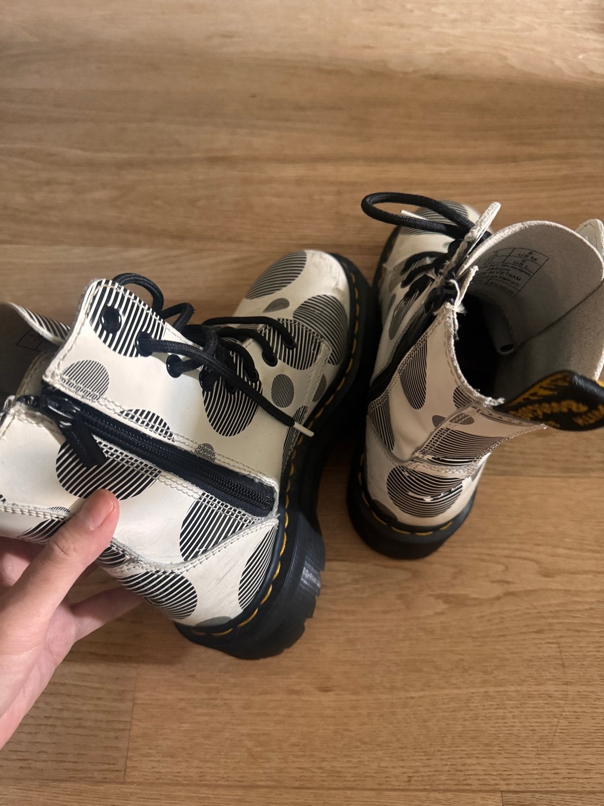Dr. Martens Jadon Polka Dot Platform Boots - Maat 37, Ophalen of Verzenden, Gedragen, Wit, Lage of Enkellaarzen