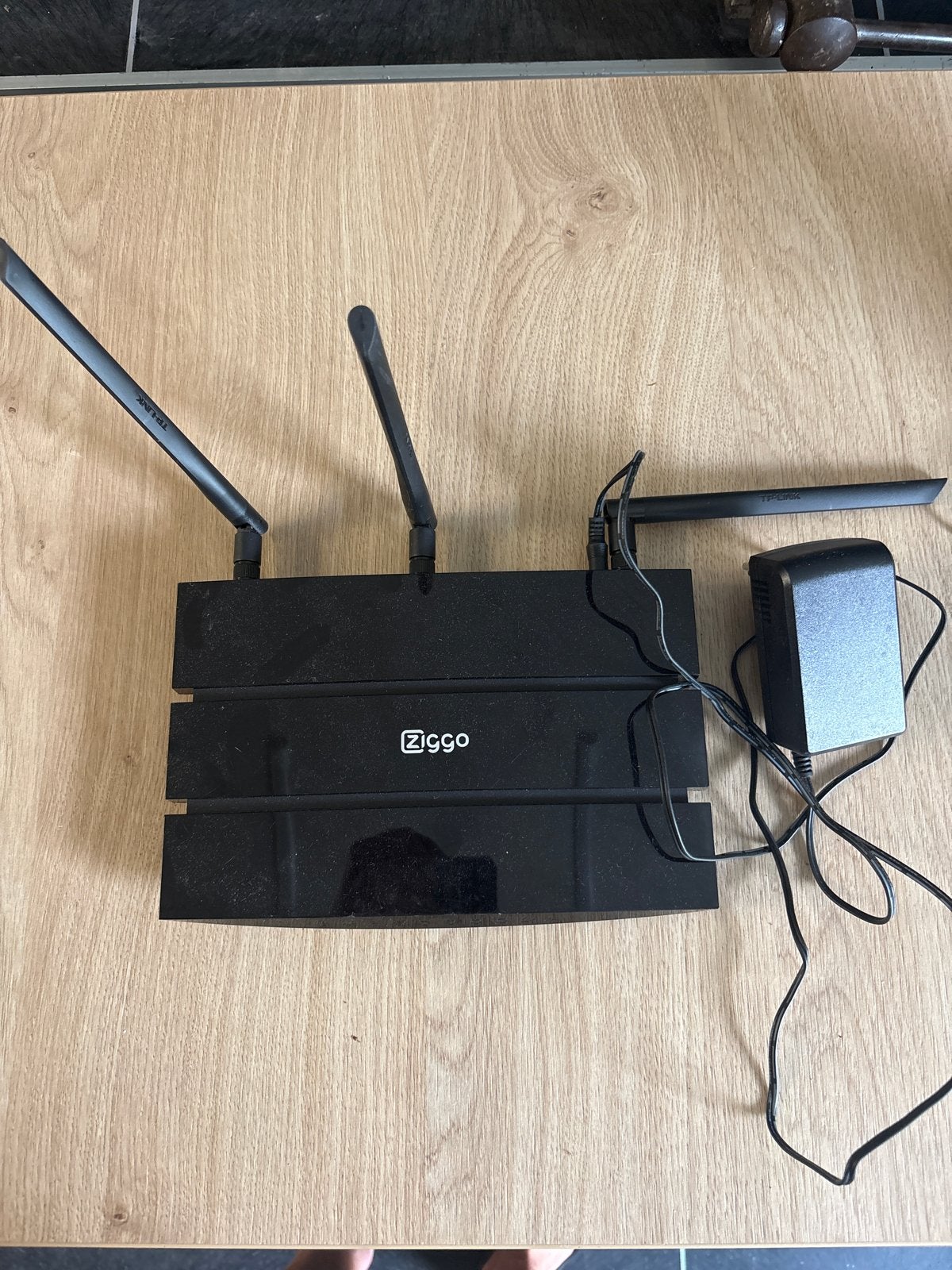 Ziggo Router met modem en adapter, Computers en Software, Routers en Modems, Gebruikt, Router met modem, Ophalen of Verzenden