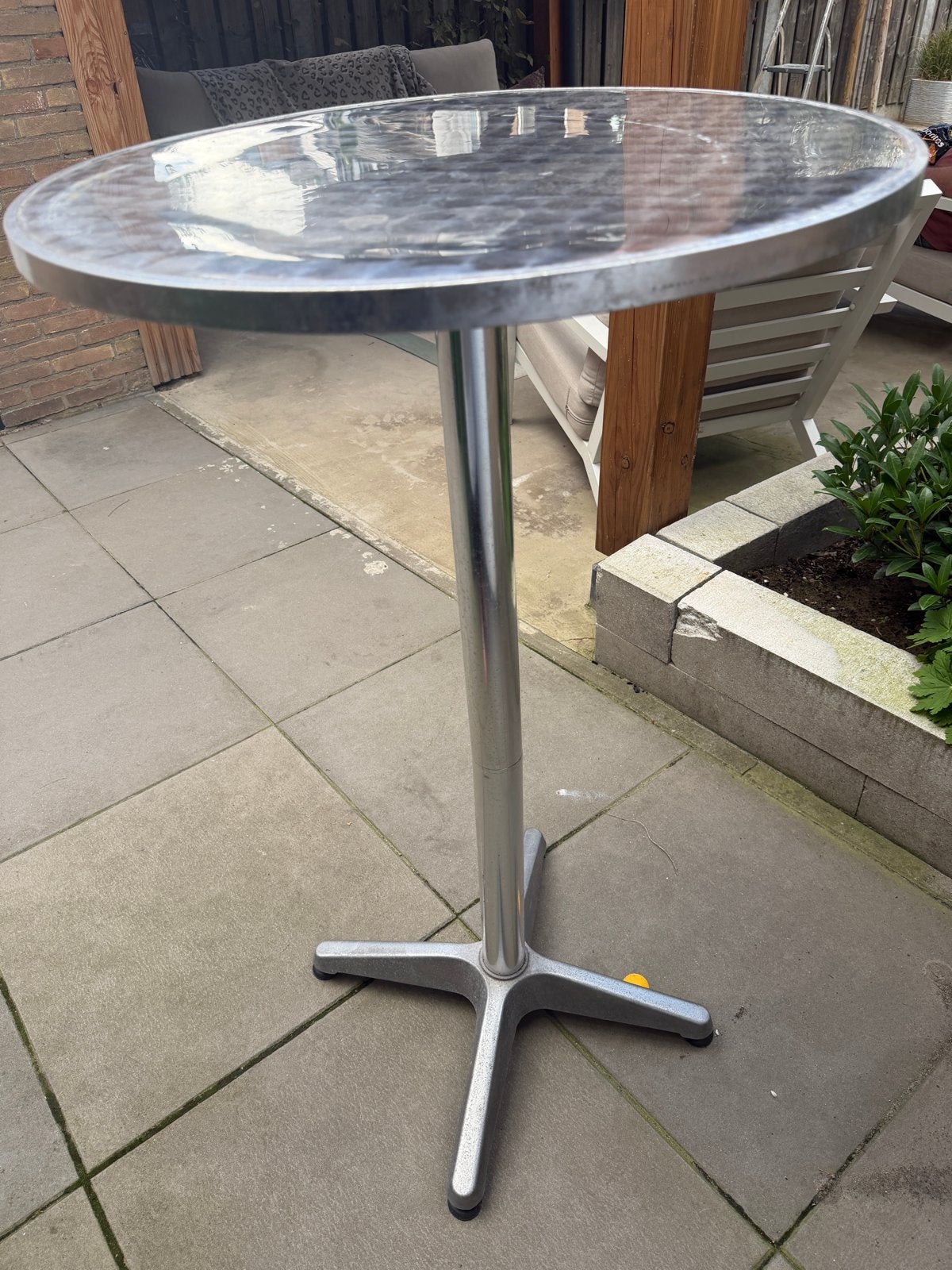 Ronde statafel met aluminium kruisvoet, Ophalen, Gebruikt