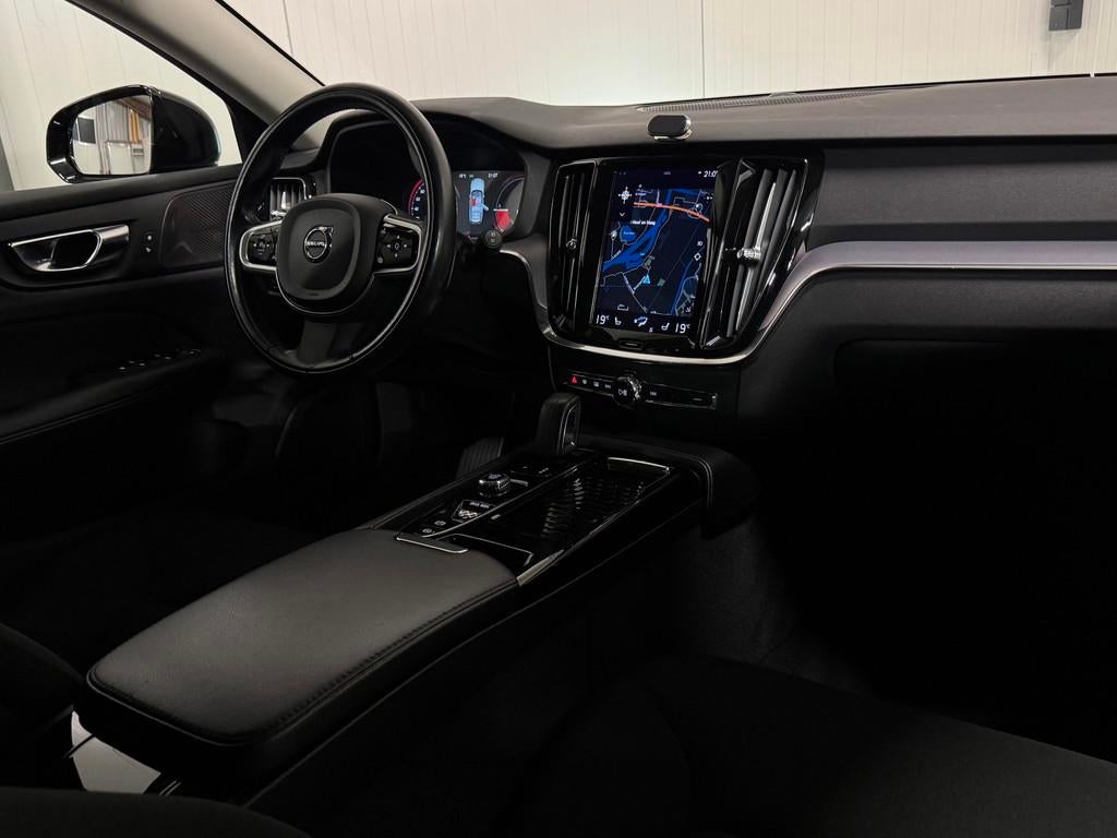 Volvo V60 2.0 T6 Recharge AWD R-Design 2021 340PK HARMAN/CAM, Automaat, Stof, Gebruikt, 4 cilinders