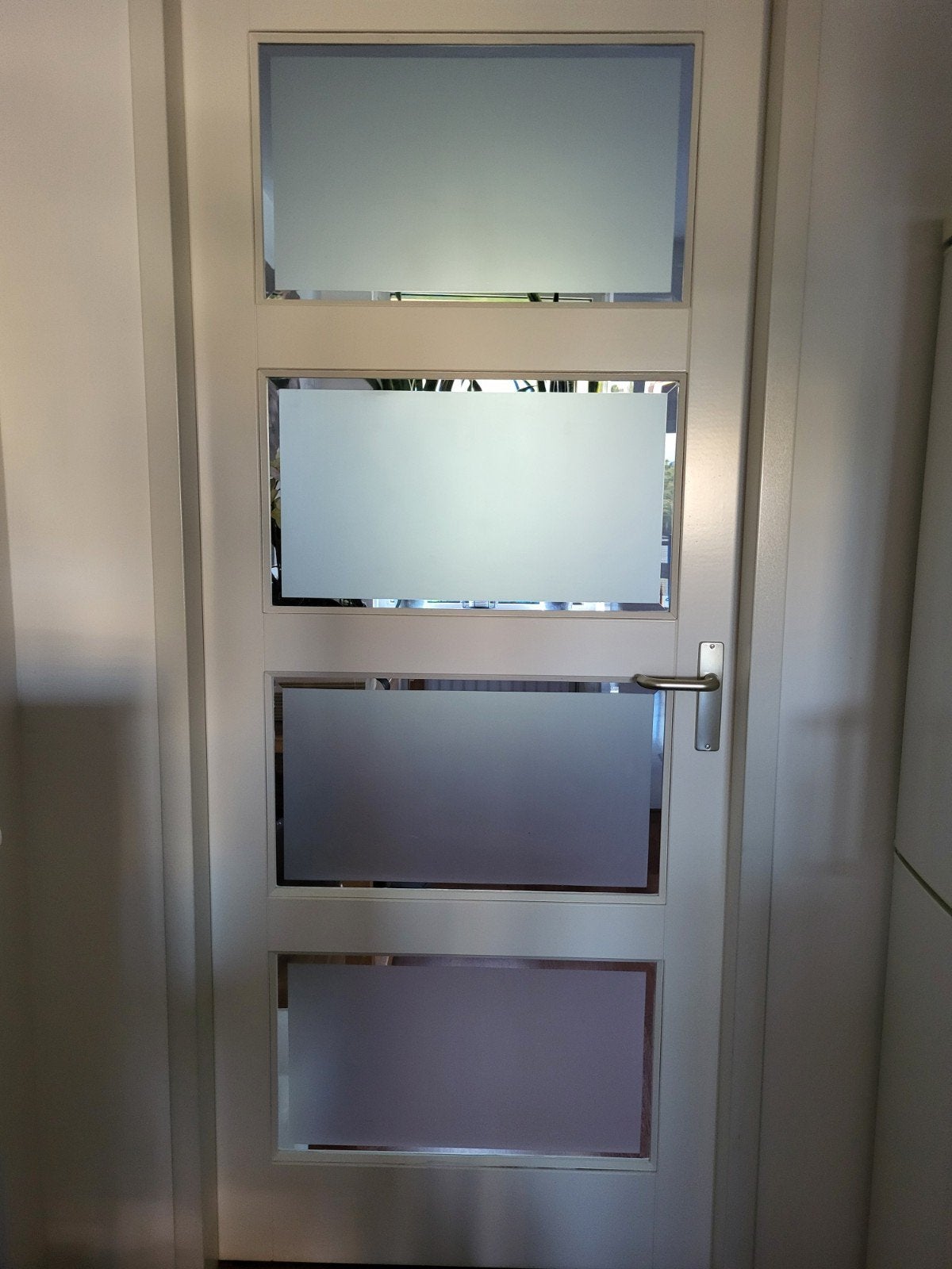 Mooie witte opdek binnendeur met facet en gezandstraald glas, Ophalen, Gebruikt, 80 tot 100 cm, Binnendeur