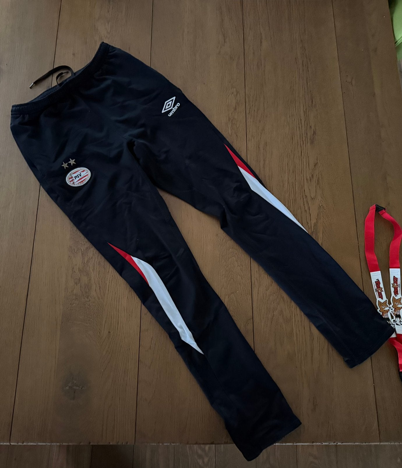 PSV Umbro Trainingsbroek Zwart - Maat 152 cm, Kleding | Heren, Sportkleding, Maat 48/50 (M), Zwart, Ophalen of Verzenden, Zo goed als nieuw