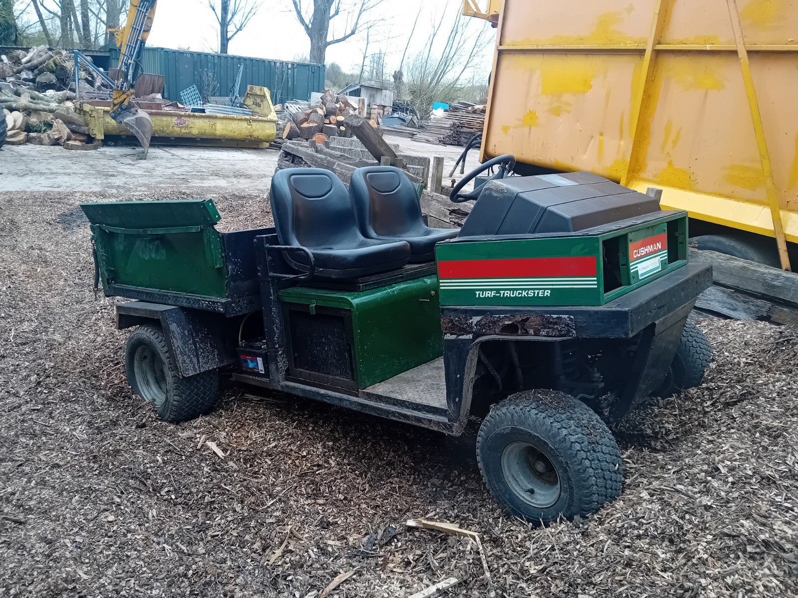 Cushman Turf Truckster met hydraulisch kiepbak en aftakas., Ophalen of Verzenden